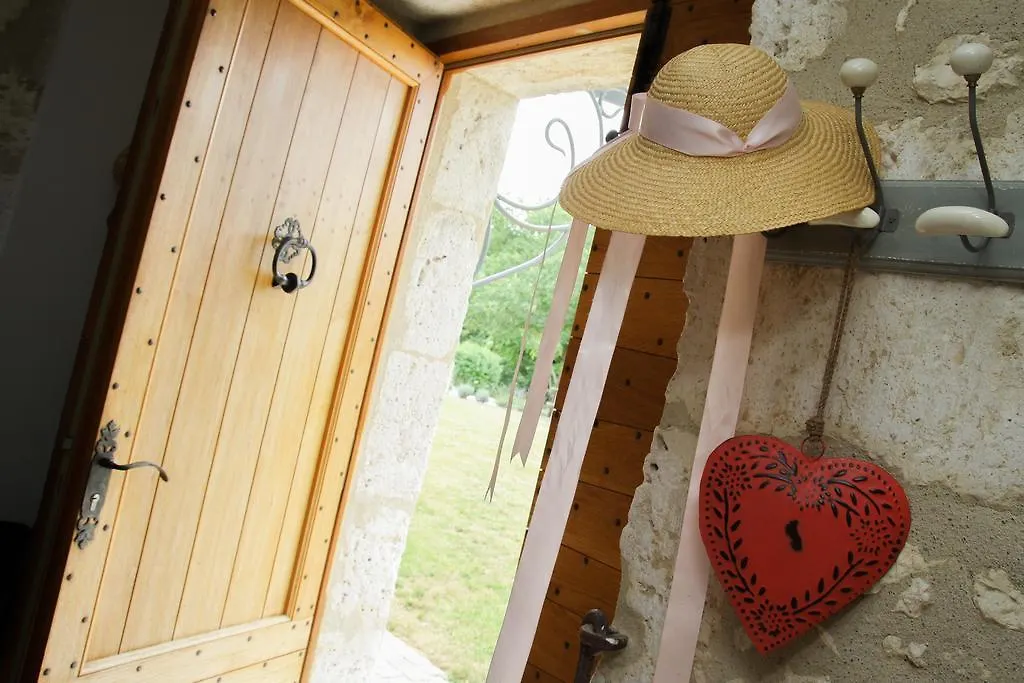 Gite Domaine De Nazere Avezan 0*,  France