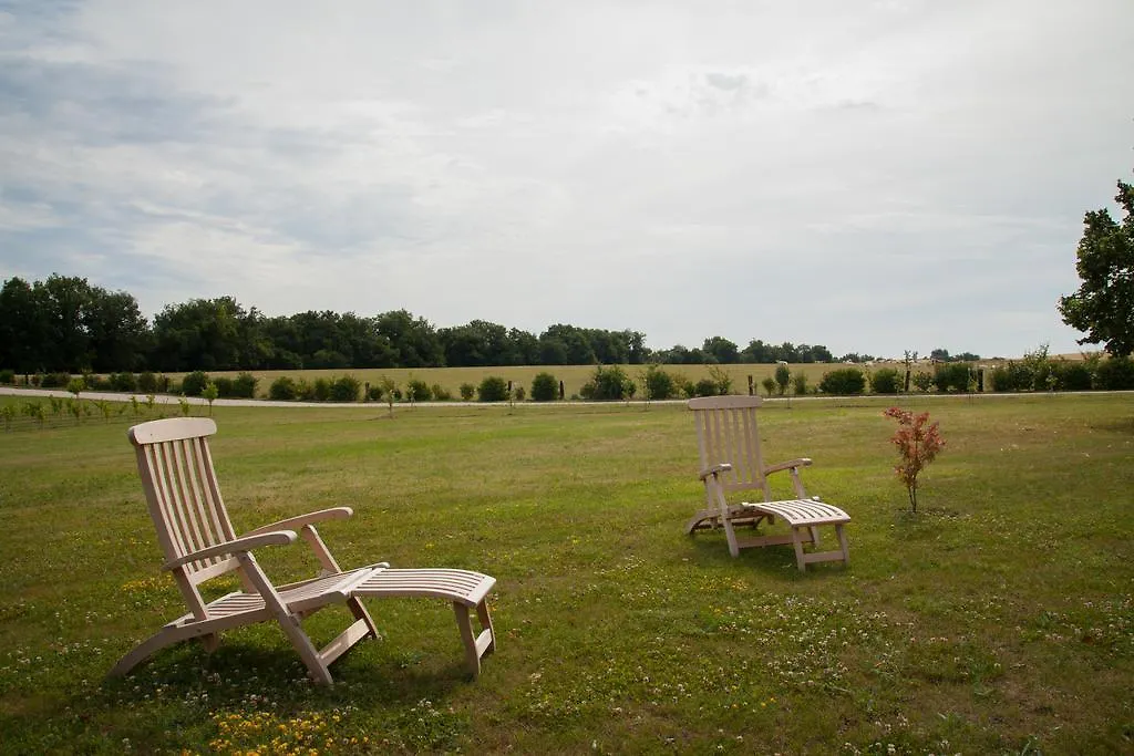 Gite Domaine De Nazere Avezan 0*,