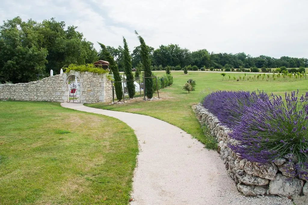 Gite Domaine De Nazere Avezan