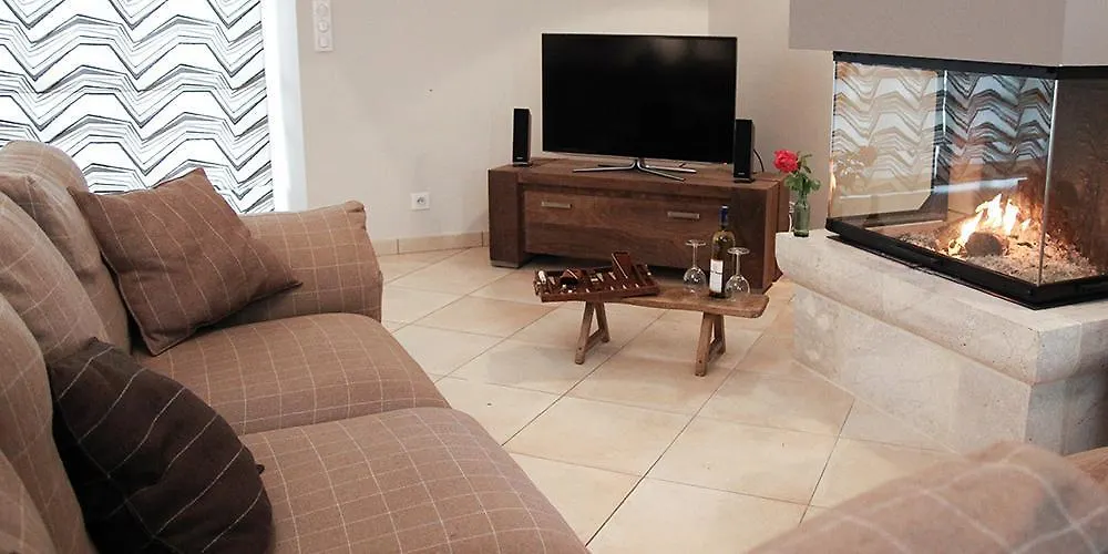 Gite Domaine De Nazere Avezan Holiday home